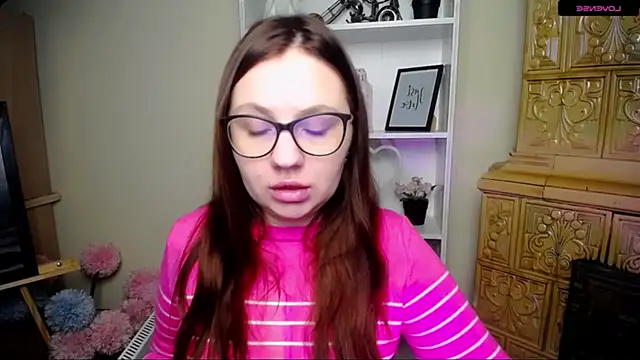 Snapshot of LiliaErmi chatting on 12/15/25, 06:06 LiliaErmi online show from 12/15/25, 06:06