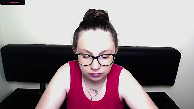 LiliaErmi online show from 06/26/26, 05:56