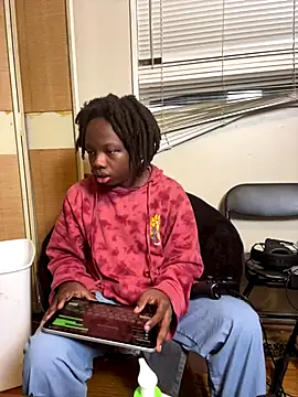 YourLittleBoyfriend online show from 12/18/25, 03:45