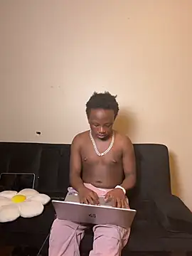 YourLittleBoyfriend online show from 05/18/26, 04:07