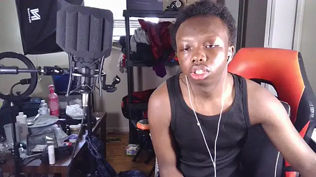 YourLittleBoyfriend online show from 05/21/26, 02:46