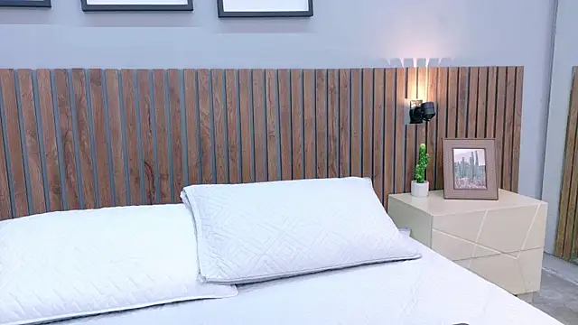 Mia Bellefort online show from 04/06/26, 08:43