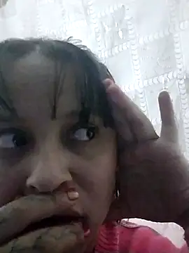 Snapshot of Bluesky-668 chatting on 12/19/25, 03:24 Bluesky-668 online show from 12/19/25, 03:24