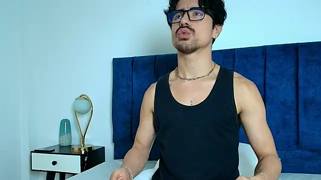 Snapshot of Ethan_Briggs chatting on 12/19/25, 05:25 Ethan Briggs online show from 12/19/25, 05:25