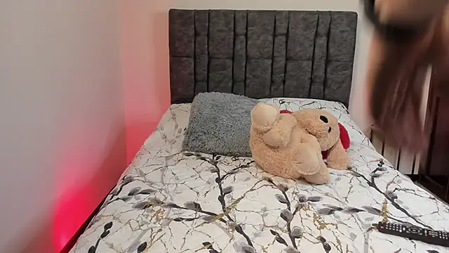 Snapshot of Annalia69 chatting on 01/06/26, 08:29 Annalia69 online show from 01/06/26, 08:29