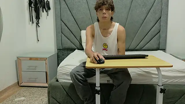 Snapshot of LoganRyder_OS chatting on 12/18/25, 12:38 LoganRyder OS online show from 12/18/25, 12:38