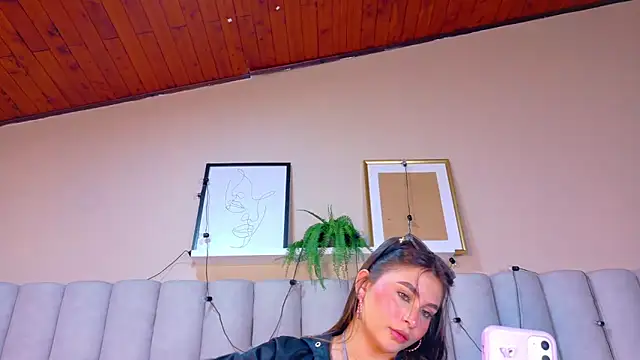 Miia Anderson online show from 04/28/26, 12:10