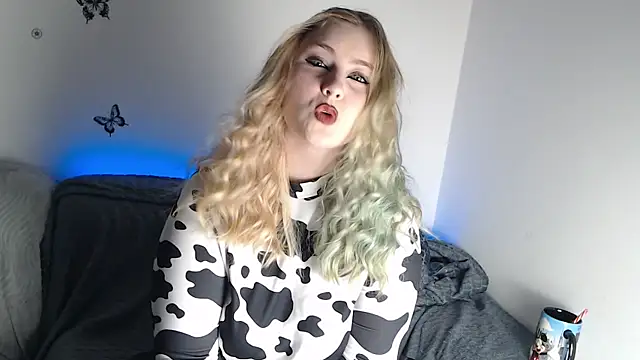 Snapshot of RebeFucksonn chatting on 04/26/26, 08:39 RebeFucksonn online show from 04/26/26, 08:39