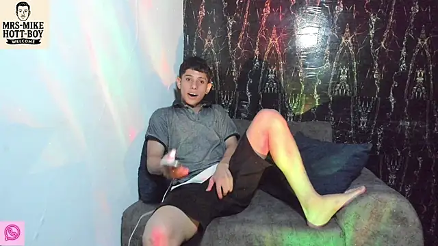 Snapshot of Mrs-mike-hott-boy chatting on 12/14/25, 03:45 Mrs-mike-hott-boy online show from 12/14/25, 03:45