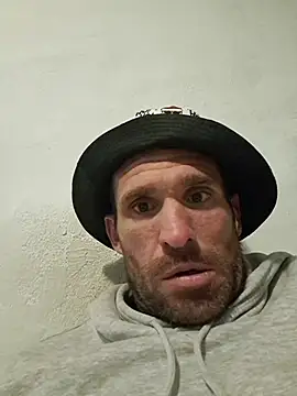 Snapshot of Good1Good4 chatting on 12/17/25, 10:49 Good1Good4 online show from 12/17/25, 10:49