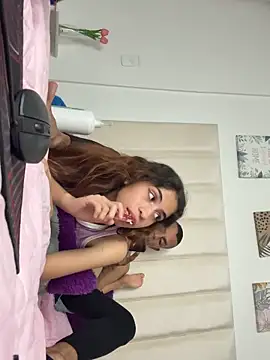 Snapshot of DominicyKimLia chatting on 12/18/25, 04:40 DominicyKimLia online show from 12/18/25, 04:40