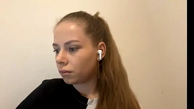 Snapshot of GinnyVanlaere chatting on 12/19/25, 01:34 GinnyVanlaere online show from 12/19/25, 01:34