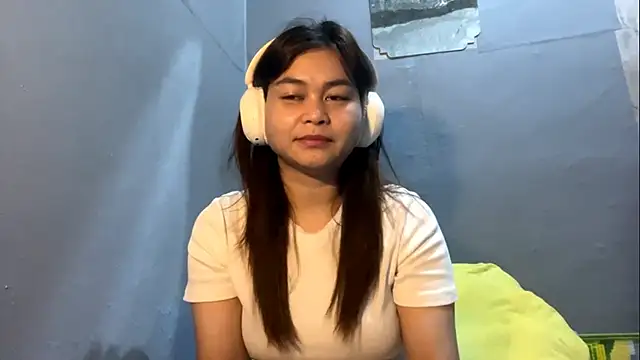 Snapshot of ShayCowell chatting on 12/17/25, 08:53 ShayCowell online show from 12/17/25, 08:53