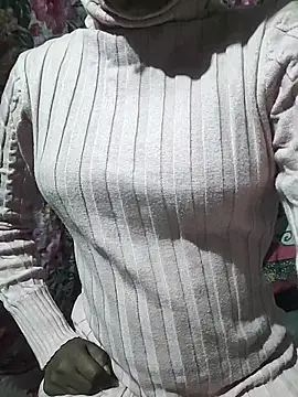 Snapshot of Shivani66 chatting on 12/17/25, 07:53 Shivani66 online show from 12/17/25, 07:53