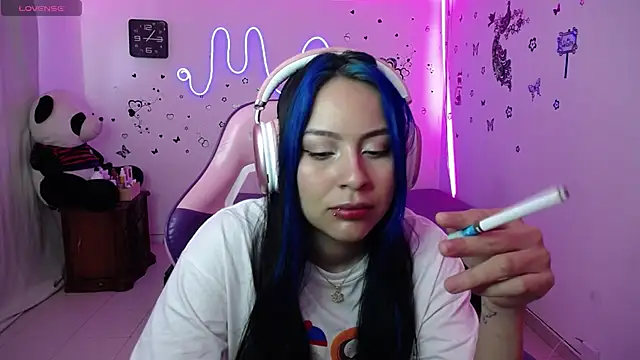 Snapshot of milusolers chatting on 12/14/25, 01:49 milusolers online show from 12/14/25, 01:49