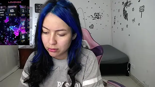 Snapshot of milusolers chatting on 12/17/25, 02:12 milusolers online show from 12/17/25, 02:12