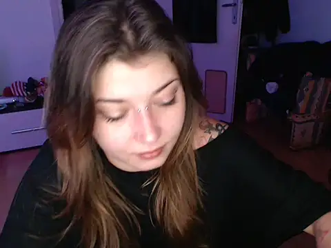 Snapshot of AlienforTwenty chatting on 12/14/25, 06:52 AlienforTwenty online show from 12/14/25, 06:52