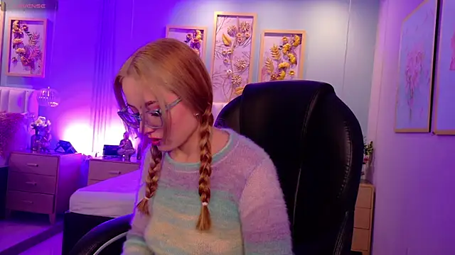 danielamilles online show from 02/25/26, 03:49