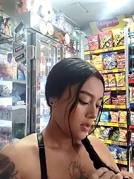 Snapshot of Naomism-- chatting on 12/17/25, 08:04 Naomism-- online show from 12/17/25, 08:04