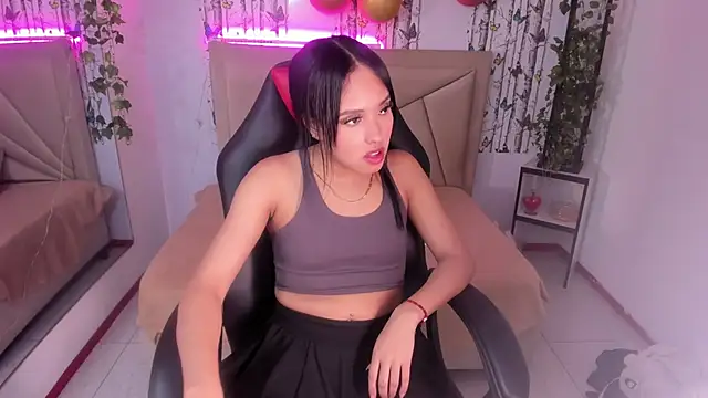 valeria dark  online show from 04/28/26, 07:19