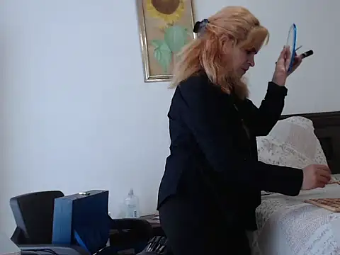 evelynsmithco online show from 12/21/25, 04:03