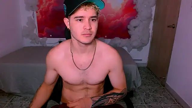 Snapshot of RayanLynxx chatting on 12/17/25, 07:09 RayanLynxx online show from 12/17/25, 07:09