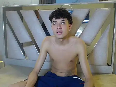 Snapshot of bonnieandclydecf chatting on 12/18/25, 05:19 bonnieandclydecf online show from 12/18/25, 05:19