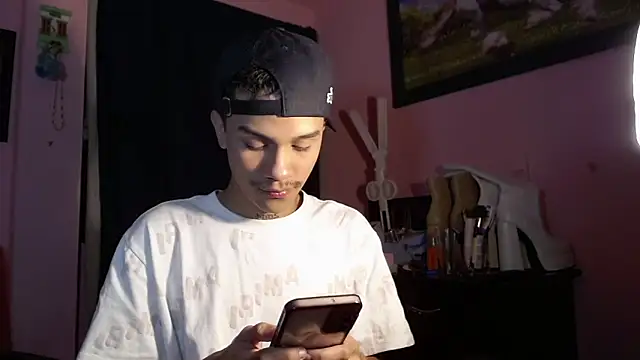 Snapshot of andy_star12 chatting on 12/21/25, 08:54 andy star12 online show from 12/21/25, 08:54