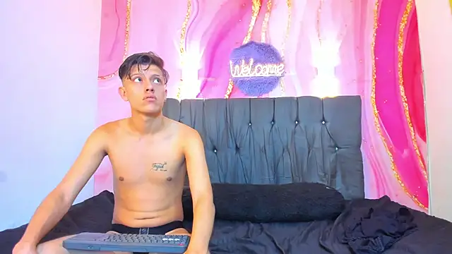 Snapshot of Hotsweet_Guys chatting on 12/14/25, 04:51 Hotsweet Guys online show from 12/14/25, 04:51