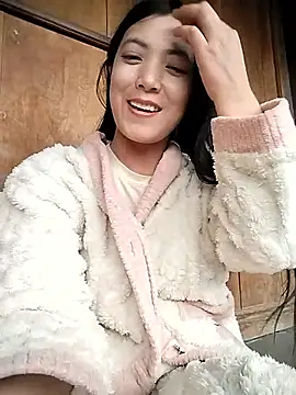 Snapshot of Maylyly_k2 chatting on 12/18/25, 02:06 Maylyly k2 online show from 12/18/25, 02:06