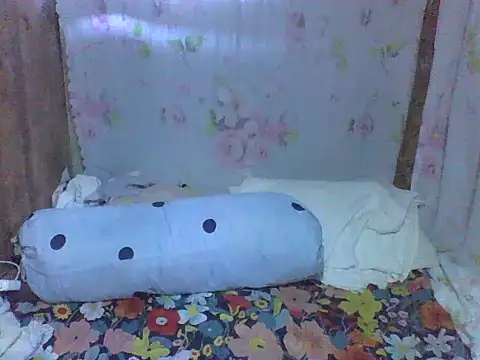 Snapshot of Petite_elise chatting on 07/04/26, 10:27 Petite elise online show from 07/04/26, 10:27