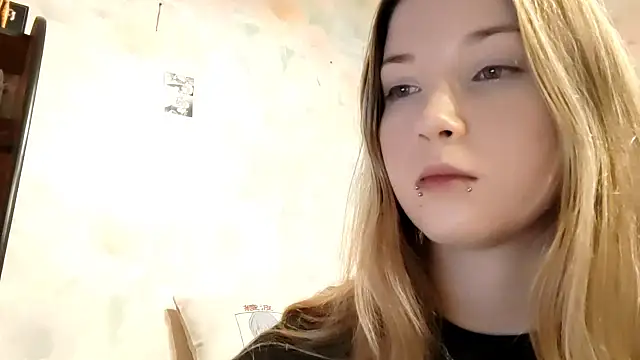 Snapshot of ElvaDeveja chatting on 12/19/25, 07:59 ElvaDeveja online show from 12/19/25, 07:59