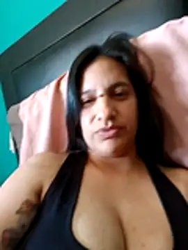 Snapshot of julietaloovee chatting on 12/17/25, 07:31 julietaloovee online show from 12/17/25, 07:31