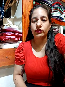 Snapshot of julietaloovee chatting on 02/18/26, 01:29 julietaloovee online show from 02/18/26, 01:29