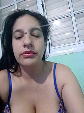 Snapshot of julietaloovee chatting on 03/01/26, 02:08 julietaloovee online show from 03/01/26, 02:08