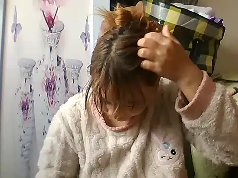 Snapshot of Luckyysex chatting on 12/18/25, 02:06 Luckyysex online show from 12/18/25, 02:06