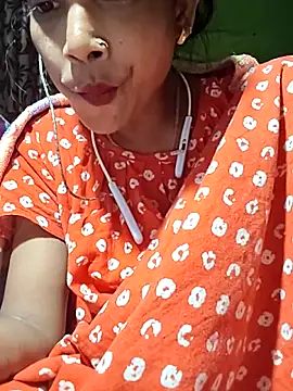 Snapshot of Sweet-rumi chatting on 12/17/25, 02:01 Sweet-rumi online show from 12/17/25, 02:01