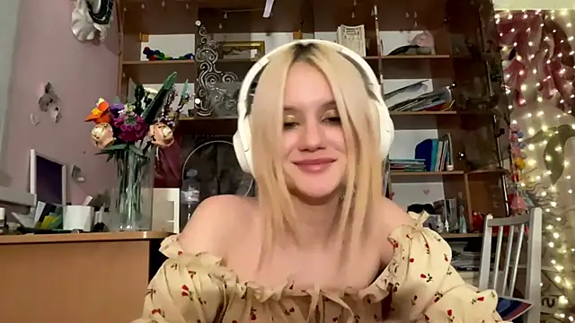 Snapshot of MelisaBloomy chatting on 12/13/25, 07:53 MelisaBloomy online show from 12/13/25, 07:53