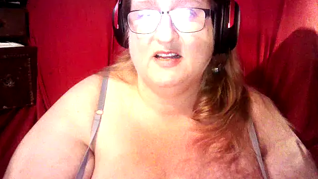 Snapshot of jade-belle chatting on 12/18/25, 05:13 jade-belle online show from 12/18/25, 05:13