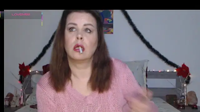 Snapshot of _Mmmoonlight_ chatting on 12/21/25, 05:47 Mmmoonlight online show from 12/21/25, 05:47