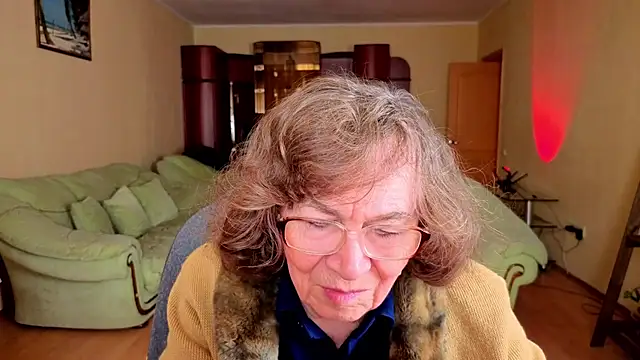 Snapshot of Betty_Bricks chatting on 12/14/25, 07:58 Betty Bricks online show from 12/14/25, 07:58