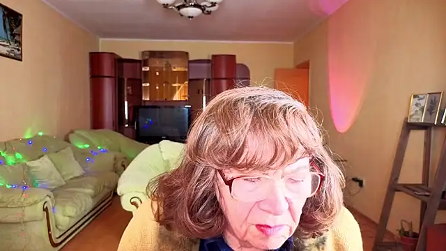 Snapshot of Betty_Bricks chatting on 12/22/25, 09:28 Betty Bricks online show from 12/22/25, 09:28