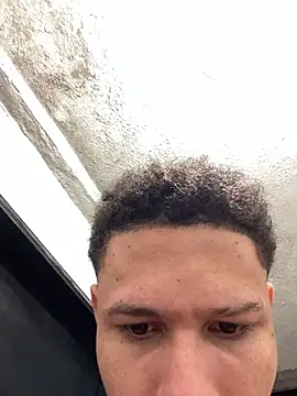 Snapshot of Danseuz chatting on 12/17/25, 05:41 Danseuz online show from 12/17/25, 05:41