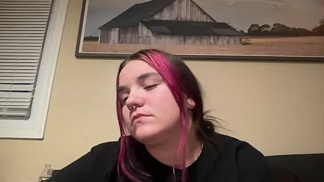 Snapshot of kinsiebaby chatting on 12/16/25, 02:49 kinsiebaby online show from 12/16/25, 02:49