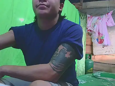 Snapshot of ADAM-DRIVER chatting on 12/22/25, 10:07 ADAM-DRIVER online show from 12/22/25, 10:07