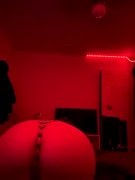 Snapshot of Paige-124 chatting on 12/18/25, 05:02 Paige-124 online show from 12/18/25, 05:02