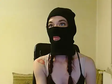 Snapshot of ntrlbdyy chatting on 12/16/25, 10:04 ntrlbdyy online show from 12/16/25, 10:04