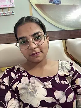 Snapshot of Himani_0122 chatting on 06/13/26, 09:07 Himani 0122 online show from 06/13/26, 09:07