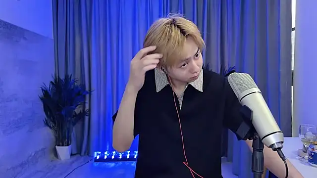 Snapshot of hafabva chatting on 03/17/26, 01:43 hafabva online show from 03/17/26, 01:43