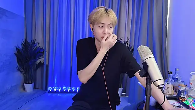 Snapshot of hafabva chatting on 03/25/26, 02:17 hafabva online show from 03/25/26, 02:17